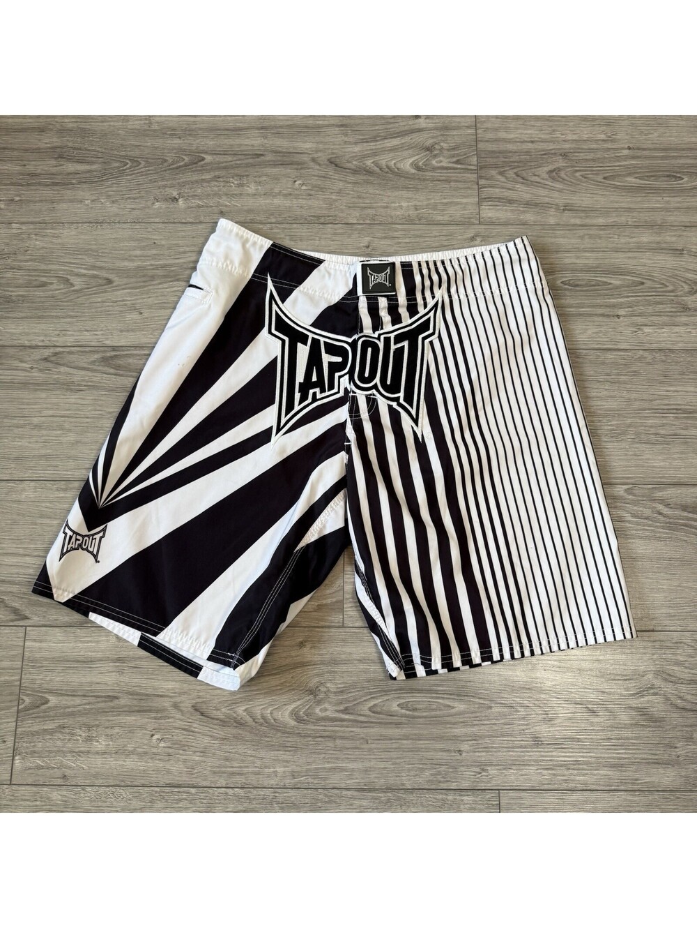 Tapout MMA Fight Board Shorts Mens L 34 Black Gray Grappling UFC Training Combat